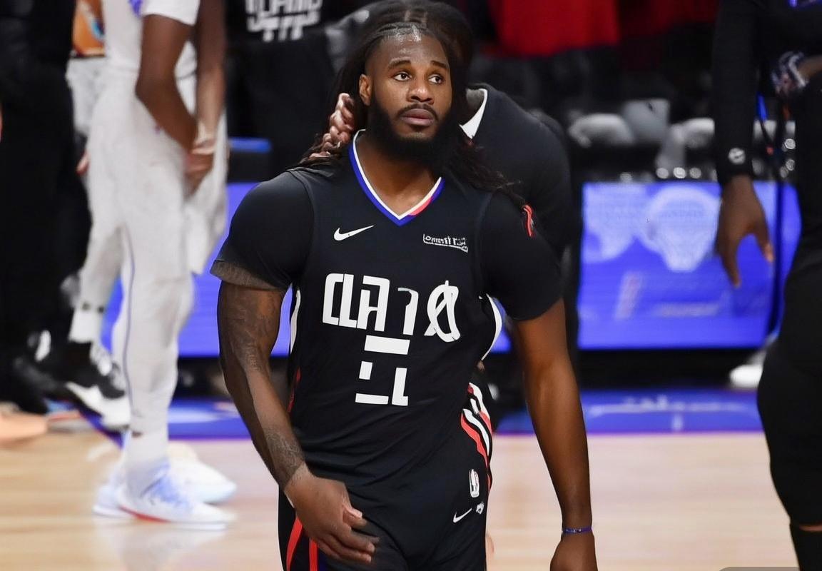 洛杉矶快船队官宣科怀·伦纳德赛季报销，季后赛希望破灭面临重建抉择